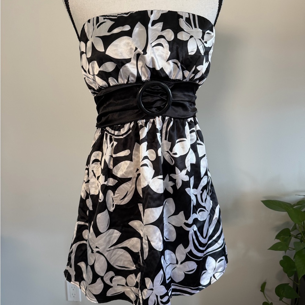 Suzy Shier Black and White Strapless Floral Belted Dress